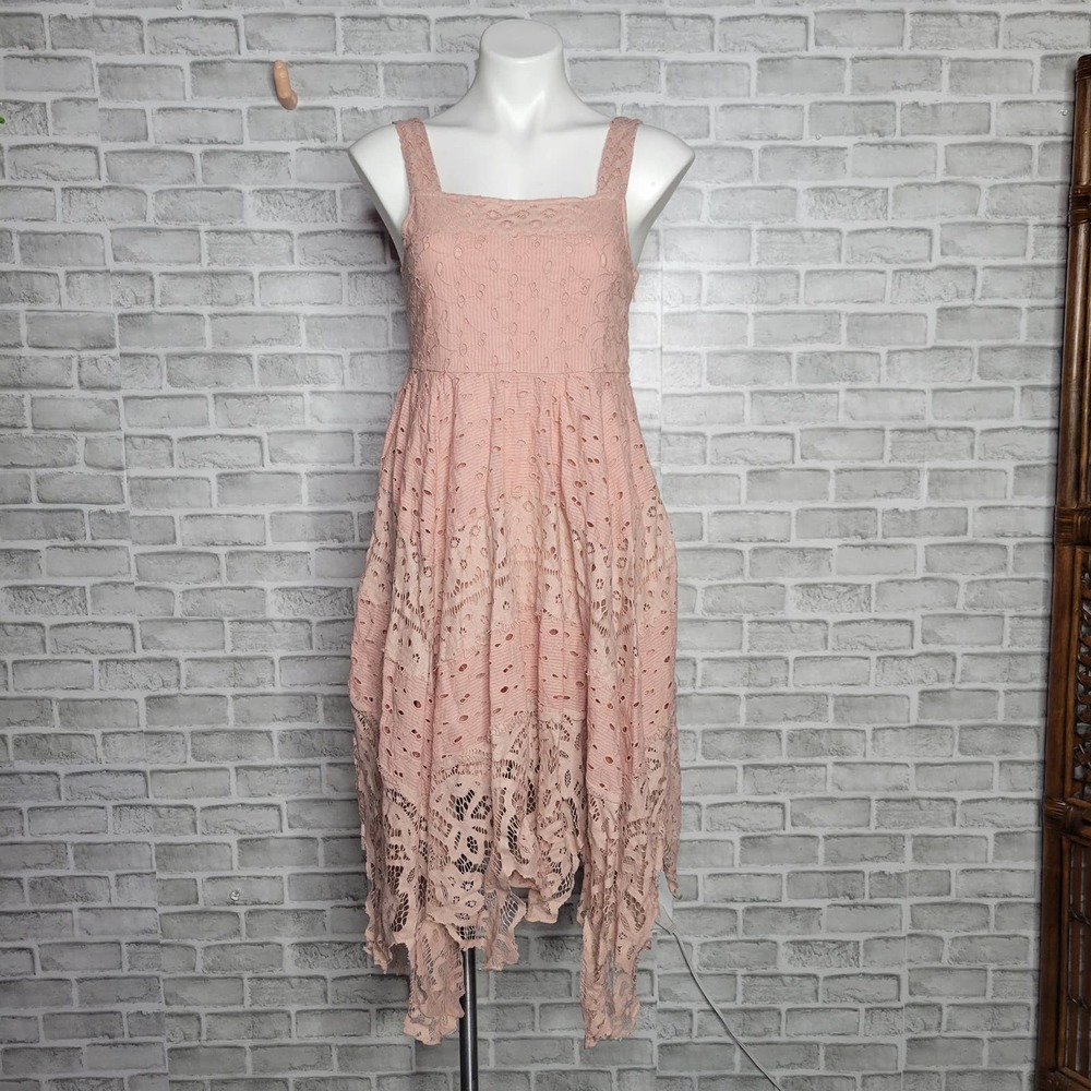 Maeve Lace Midi Dress in Blush Pink
